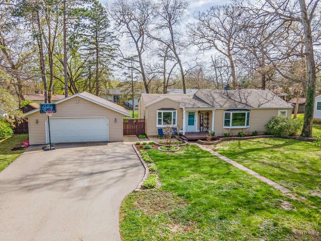 8911 Pine Avenue Wonder Lake IL 60097
