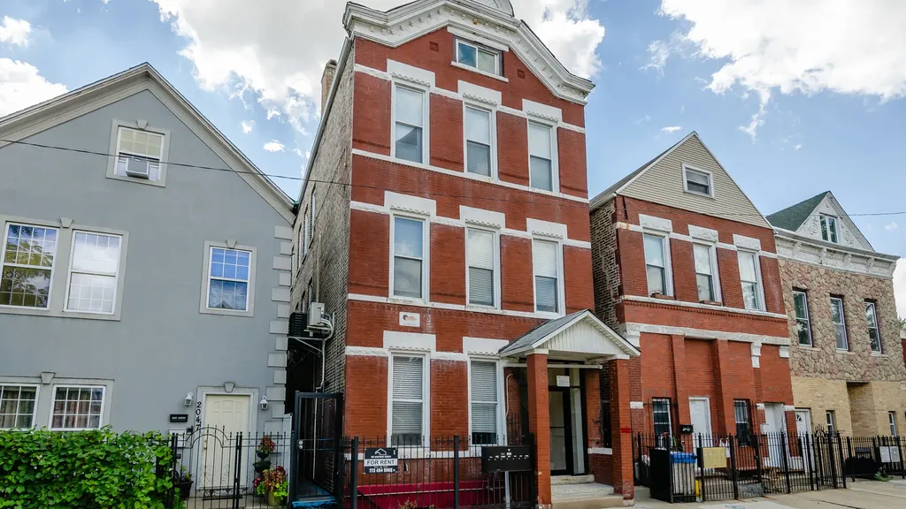 2049 West Coulter Street Chicago IL 60608