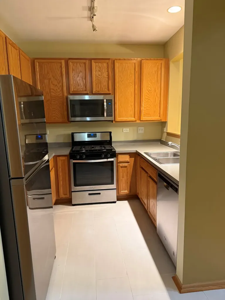 2261 Barrington Drive E Aurora IL 60503