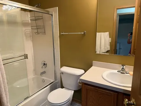 2261 Barrington Drive E Aurora IL 60503