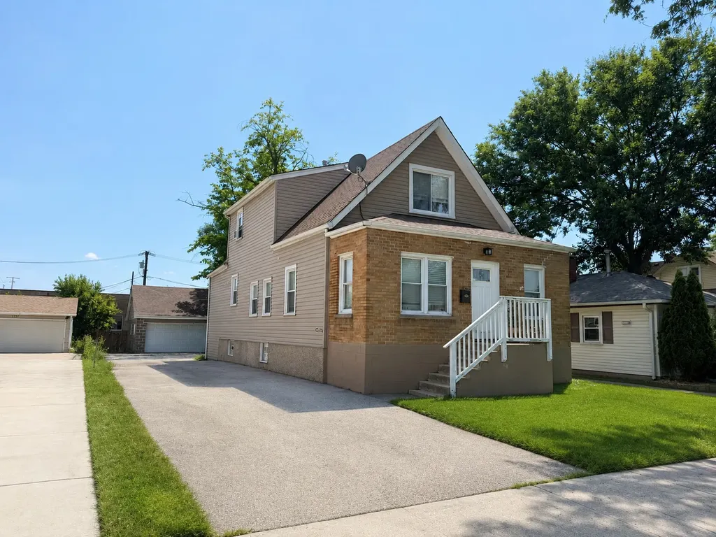 8019 46TH Street Lyons IL 60534