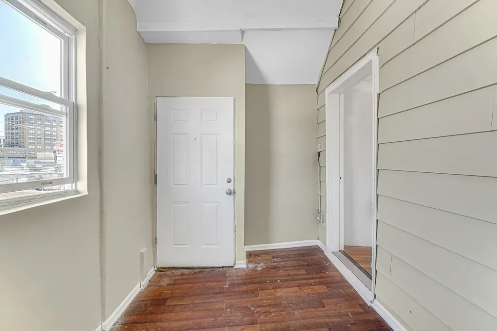 4824 West Byron Street Chicago IL 60641