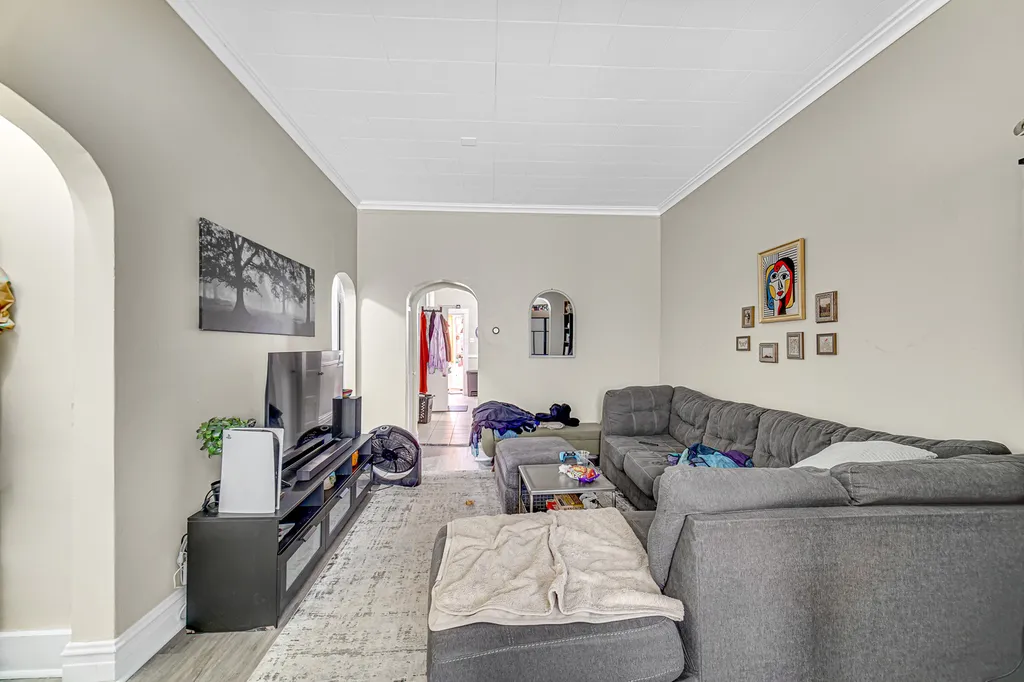4824 West Byron Street Chicago IL 60641