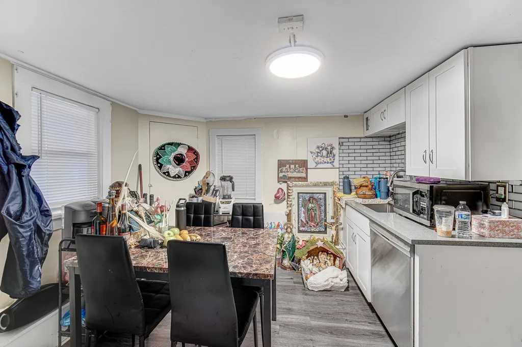 4824 West Byron Street Chicago IL 60641