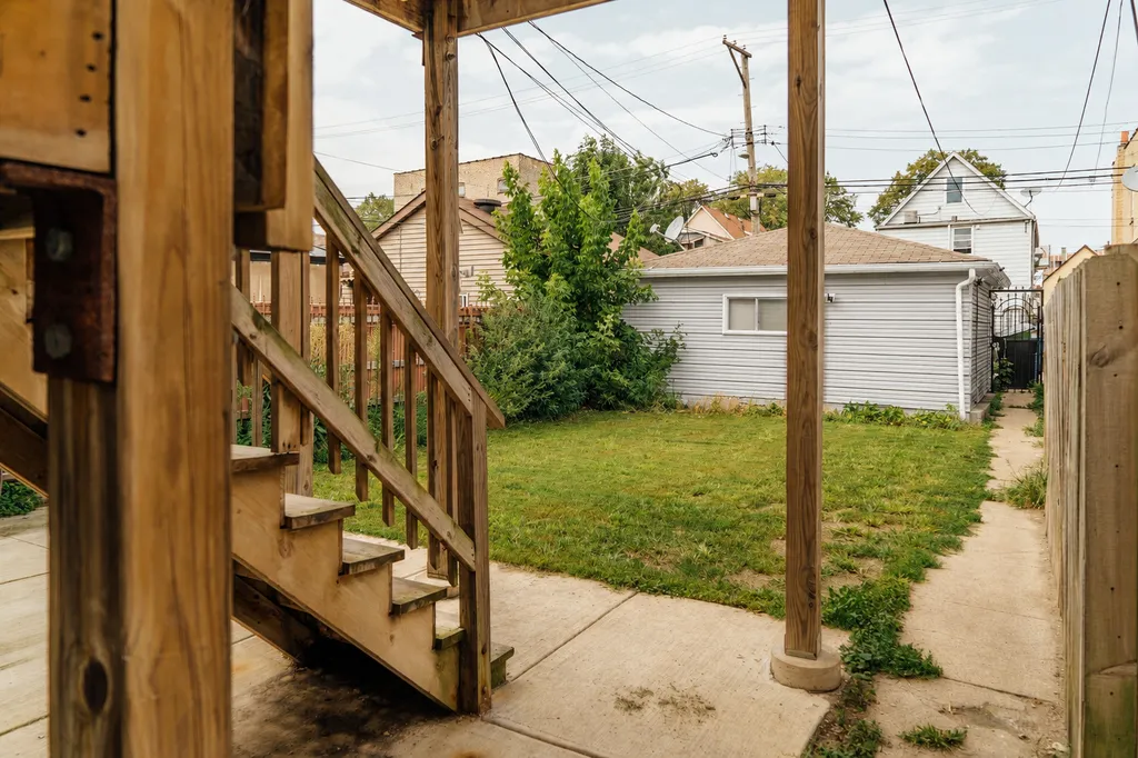 4824 West Byron Street Chicago IL 60641
