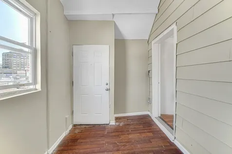 4824 West Byron Street Chicago IL 60641