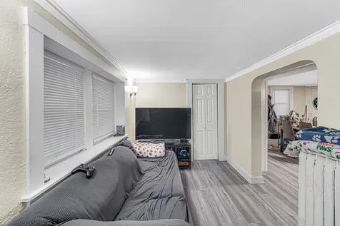 4824 West Byron Street Chicago IL 60641