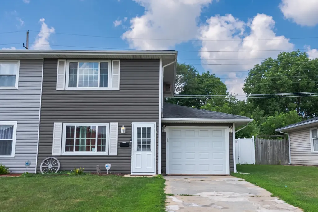 1072 North Highland Avenue Aurora IL 60506