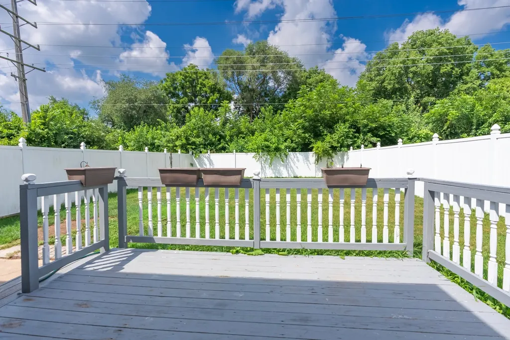 1072 North Highland Avenue Aurora IL 60506
