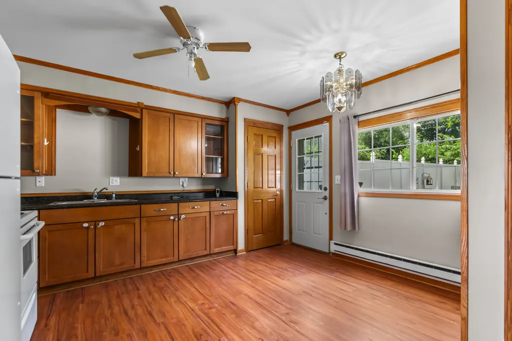 1072 North Highland Avenue Aurora IL 60506