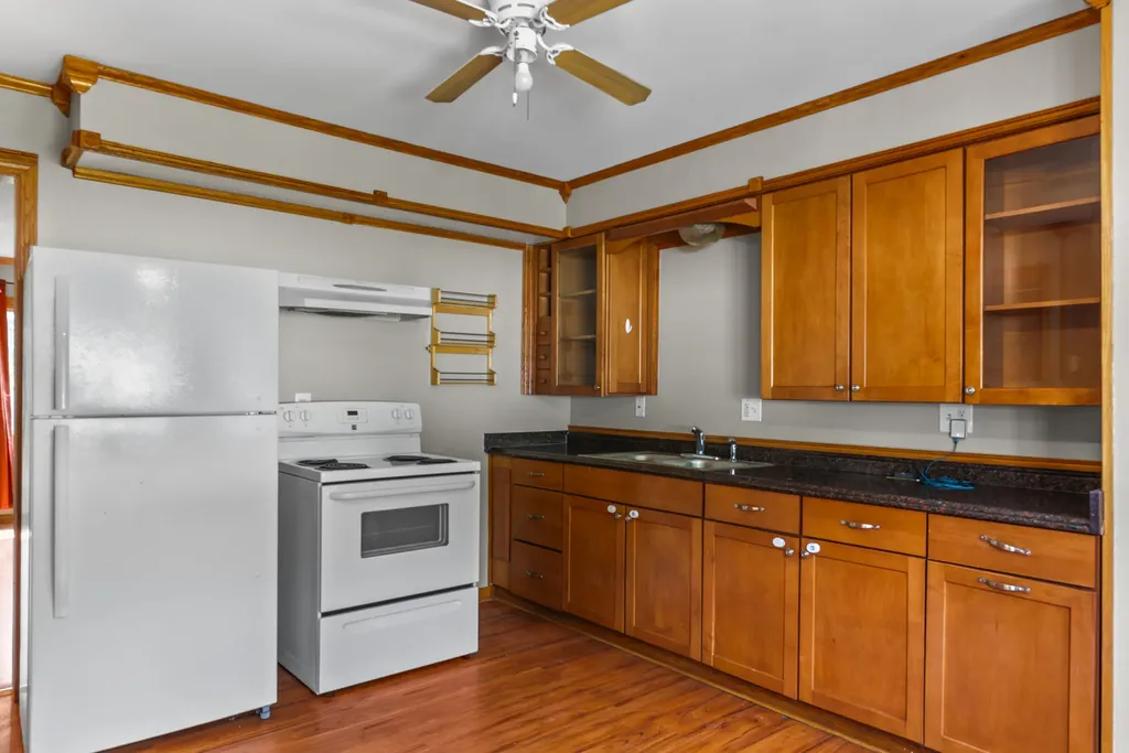 1072 North Highland Avenue Aurora IL 60506