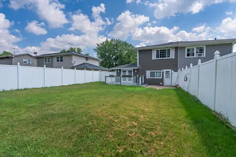 1072 North Highland Avenue Aurora IL 60506