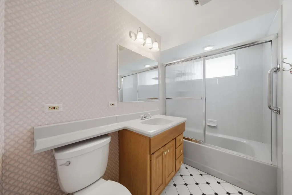 15W425 Victory Parkway Elmhurst IL 60126