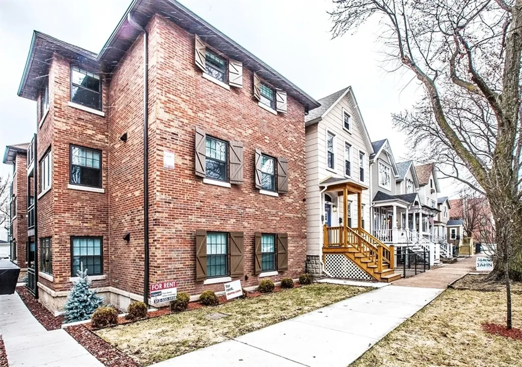 2145 West Fletcher Street Chicago IL 60618