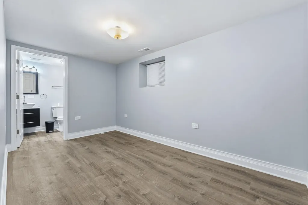 327 South Richmond Street Chicago IL 60612