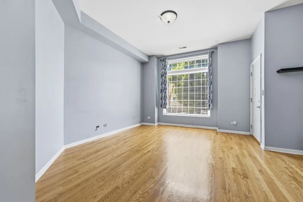 327 South Richmond Street Chicago IL 60612