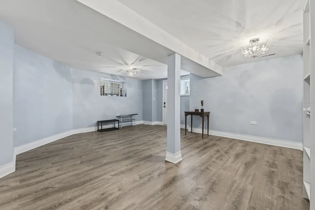 327 South Richmond Street Chicago IL 60612