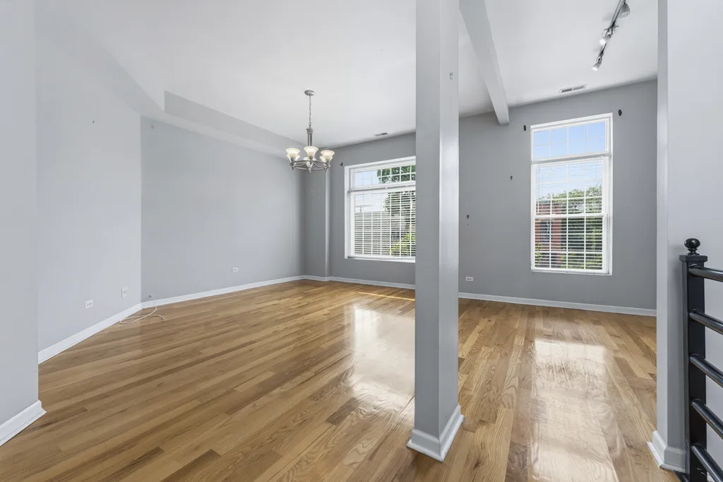 327 South Richmond Street Chicago IL 60612