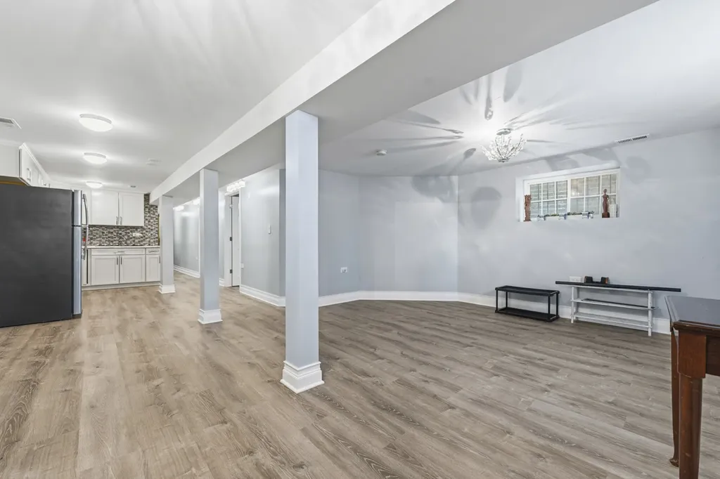 327 South Richmond Street Chicago IL 60612
