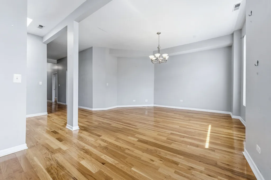 327 South Richmond Street Chicago IL 60612