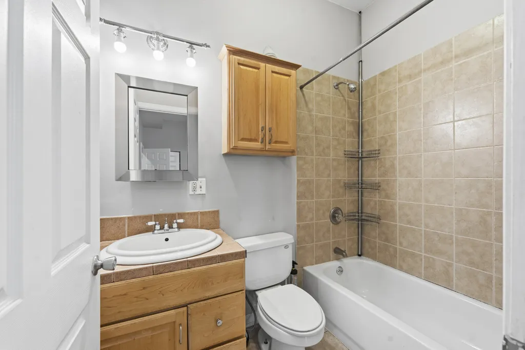 327 South Richmond Street Chicago IL 60612