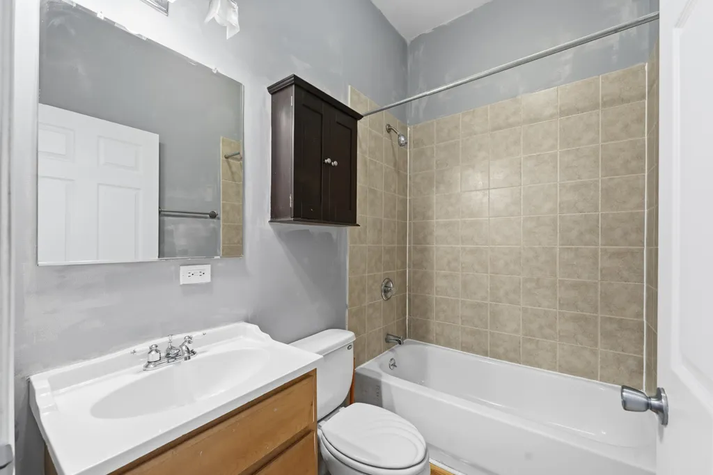 327 South Richmond Street Chicago IL 60612