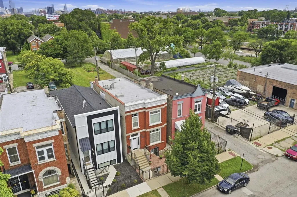 327 South Richmond Street Chicago IL 60612
