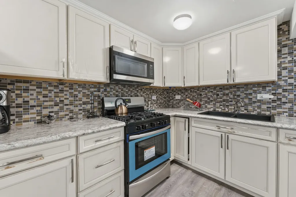 327 South Richmond Street Chicago IL 60612