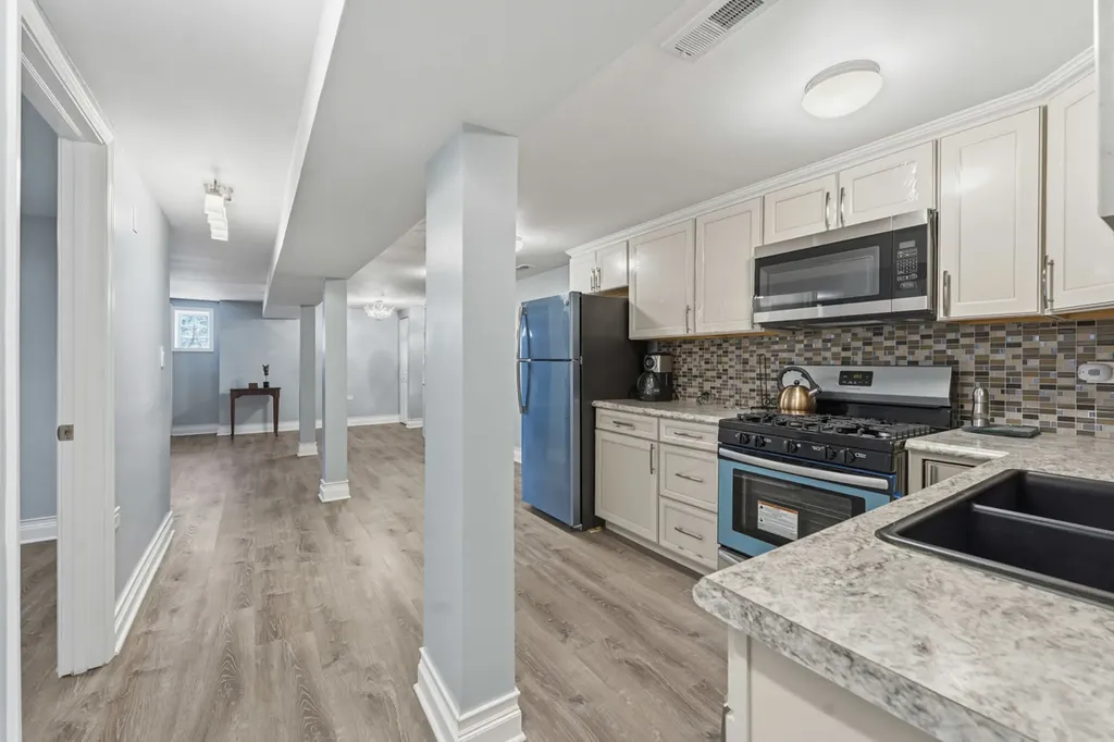 327 South Richmond Street Chicago IL 60612