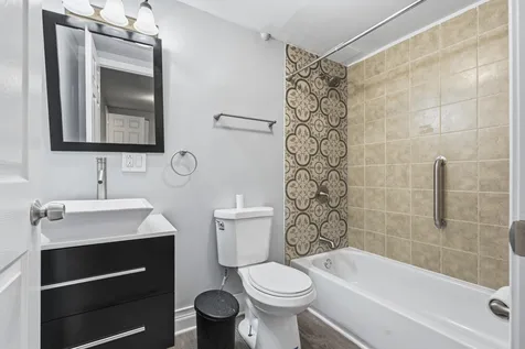 327 South Richmond Street Chicago IL 60612