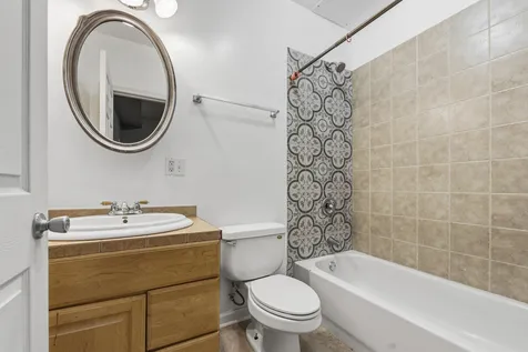 327 South Richmond Street Chicago IL 60612