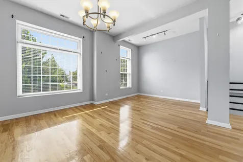 327 South Richmond Street Chicago IL 60612