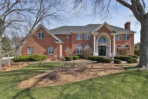 5N523 East Lakeview Circle St. Charles IL 60175