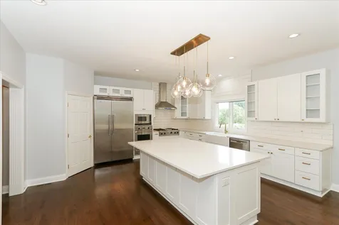 5N523 East Lakeview Circle St. Charles IL 60175