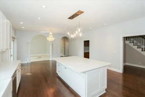 5N523 East Lakeview Circle St. Charles IL 60175