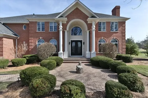 5N523 East Lakeview Circle St. Charles IL 60175