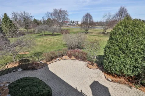 5N523 East Lakeview Circle St. Charles IL 60175