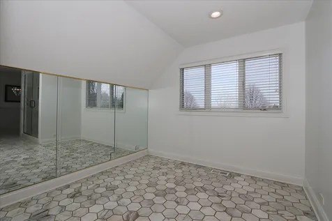5N523 East Lakeview Circle St. Charles IL 60175