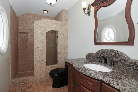 5N523 East Lakeview Circle St. Charles IL 60175