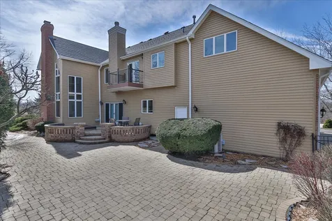 5N523 East Lakeview Circle St. Charles IL 60175