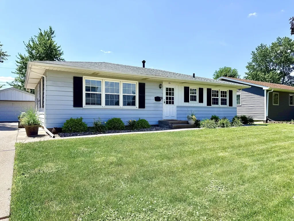 446 34TH Avenue East Moline IL 61244