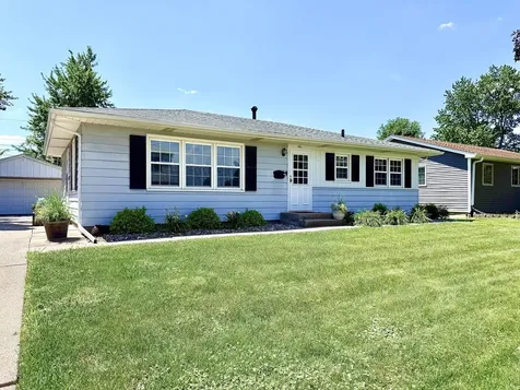 446 34TH Avenue East Moline IL 61244