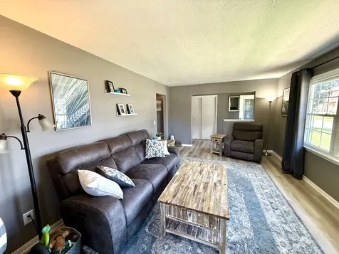 446 34TH Avenue East Moline IL 61244