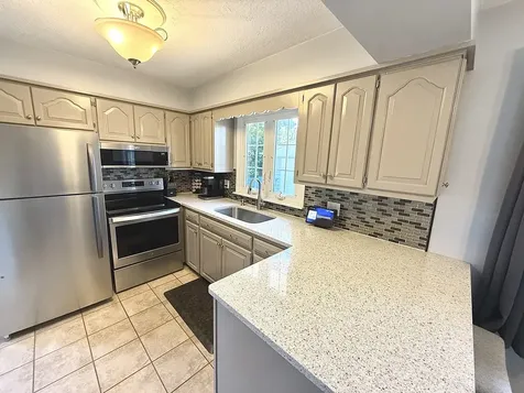 446 34TH Avenue East Moline IL 61244