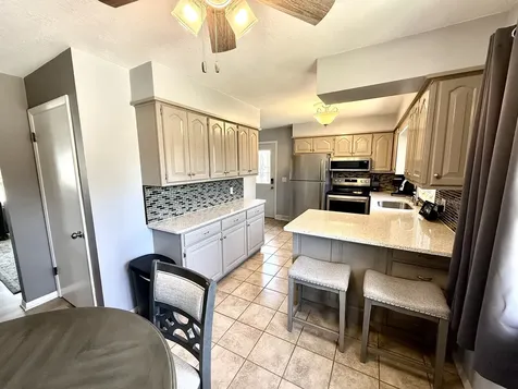 446 34TH Avenue East Moline IL 61244