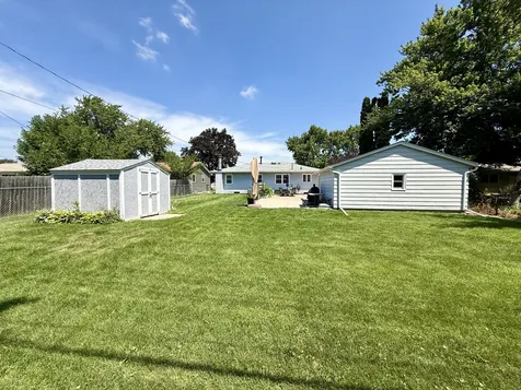 446 34TH Avenue East Moline IL 61244