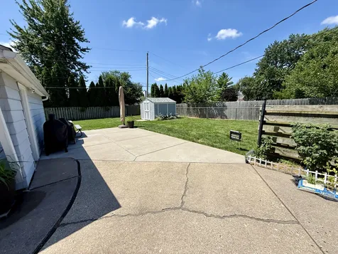 446 34TH Avenue East Moline IL 61244