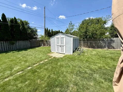 446 34TH Avenue East Moline IL 61244