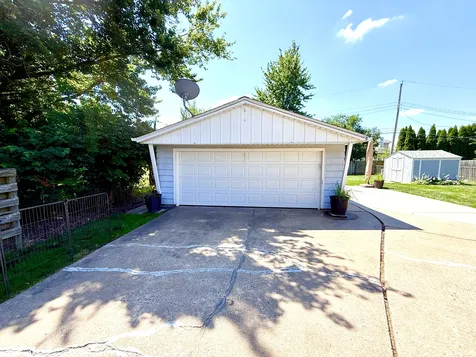 446 34TH Avenue East Moline IL 61244