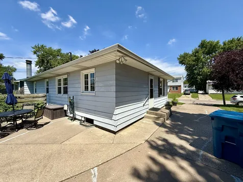 446 34TH Avenue East Moline IL 61244
